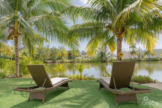 COCONUT VILLAGE STAND ALONE LAKEFRONT HOME