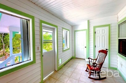 LITTLE CAYMAN COTTAGE HOME ON GAZEBO LANE