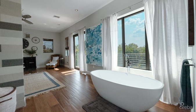 LUXURY HOME - THE AVE SOUTH SOUND