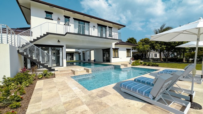 LUXURY HOME - THE AVE SOUTH SOUND