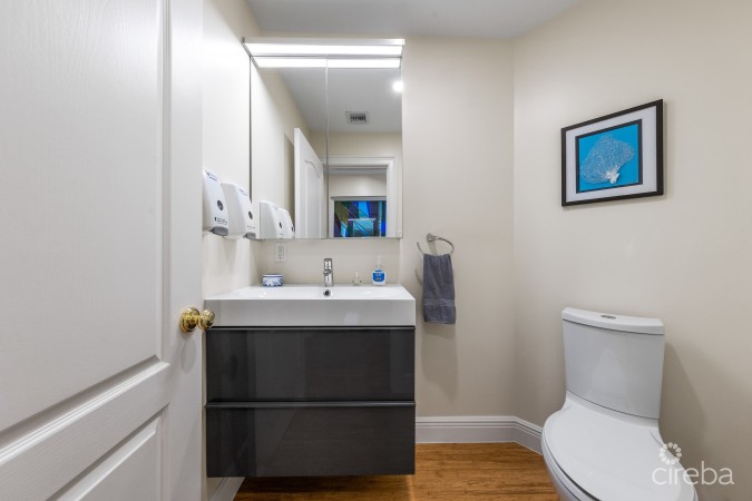 BRITANNIA REGENTS COURT 722, SEVEN MILE CORRIDOR FAMILY HOME