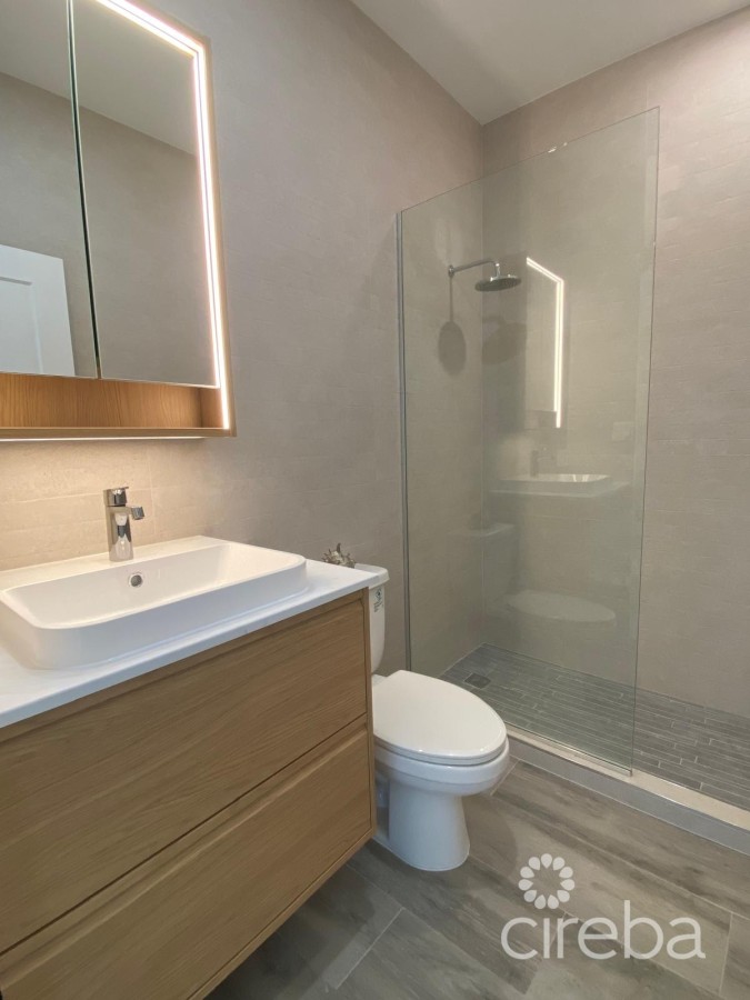 19 NORTH 1 BED RENOVATED WITH LAKE VIEW