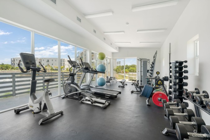 19 NORTH 1 BED RENOVATED WITH LAKE VIEW