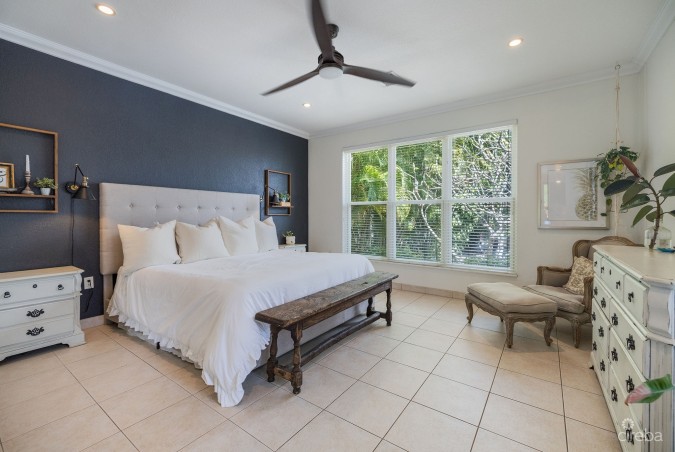 3 BEDROOM CANAL FRONT DUPLEX WITH POOL - 188 ABBEY WAY - UNIT 2