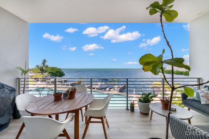 OCEAN CREST 19, WATERFRONT TOWNHOME W/ APARTMENT