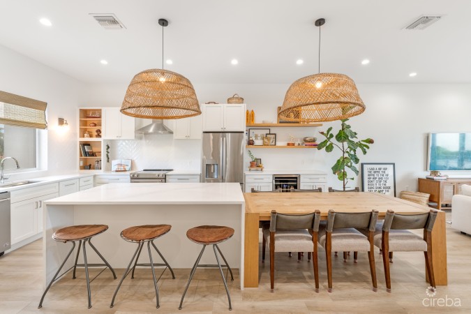 OCEAN CREST 19, WATERFRONT TOWNHOME W/ APARTMENT