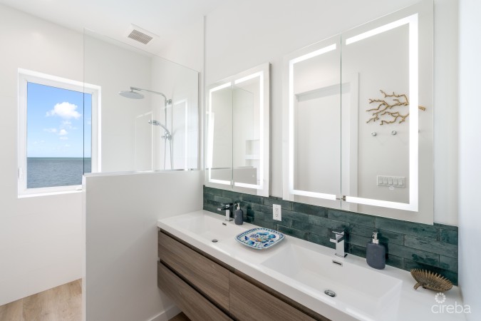 OCEAN CREST 19, WATERFRONT TOWNHOME W/ APARTMENT