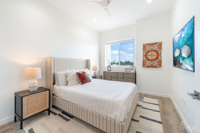 OCEAN CREST 19, WATERFRONT TOWNHOME W/ APARTMENT