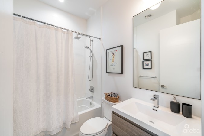 OCEAN CREST 19, WATERFRONT TOWNHOME W/ APARTMENT