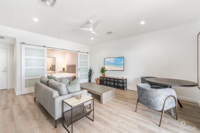 OCEAN CREST 19, WATERFRONT TOWNHOME W/ APARTMENT