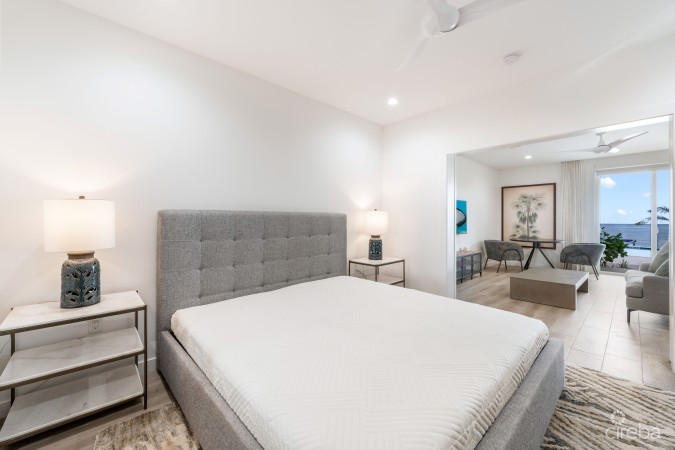 OCEAN CREST 19, WATERFRONT TOWNHOME W/ APARTMENT