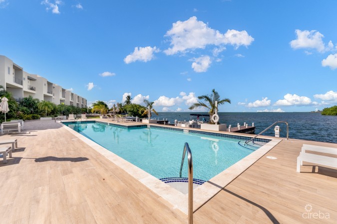 OCEAN CREST 19, WATERFRONT TOWNHOME W/ APARTMENT