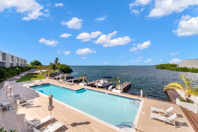 OCEAN CREST 19, WATERFRONT TOWNHOME W/ APARTMENT