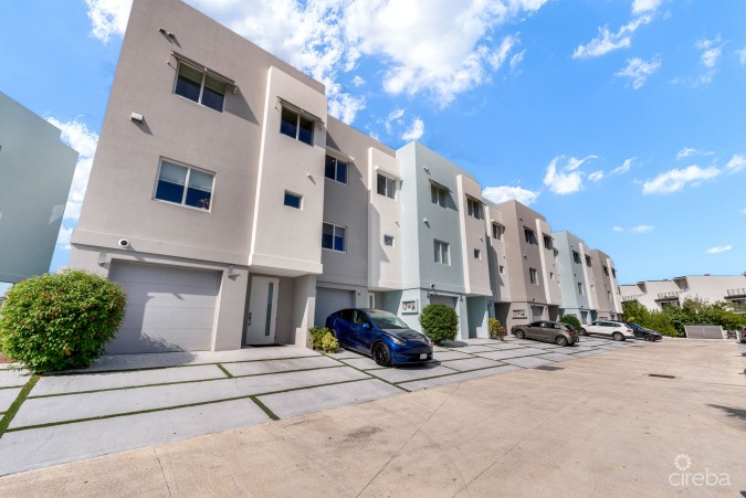 OCEAN CREST 19, WATERFRONT TOWNHOME W/ APARTMENT