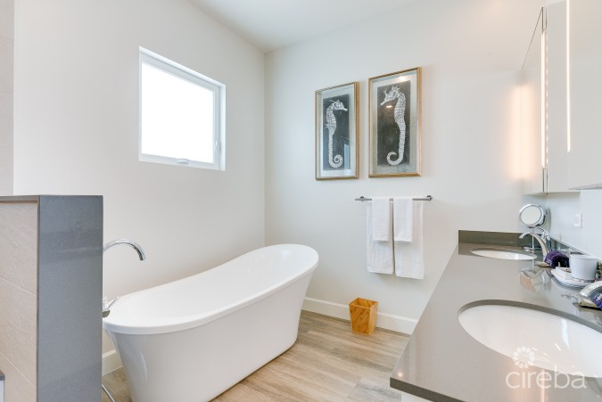 BOGGY SANDS PENTHOUSE