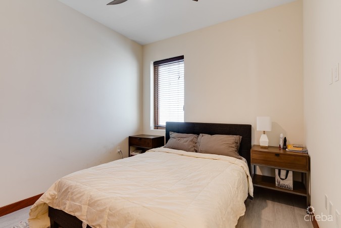 CANAL VIEW BEAUTIFUL ARVIA 3 BED WITH BOAT DOCK