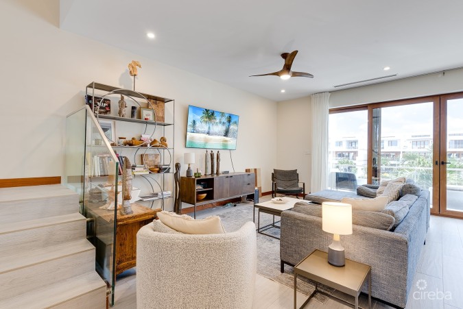 CANAL VIEW BEAUTIFUL ARVIA 3 BED WITH BOAT DOCK