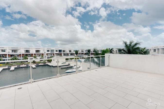 CANAL VIEW BEAUTIFUL ARVIA 3 BED WITH BOAT DOCK