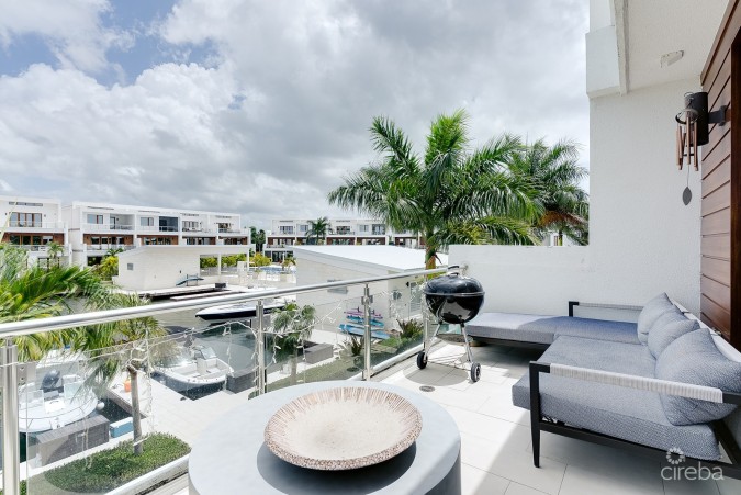 CANAL VIEW BEAUTIFUL ARVIA 3 BED WITH BOAT DOCK