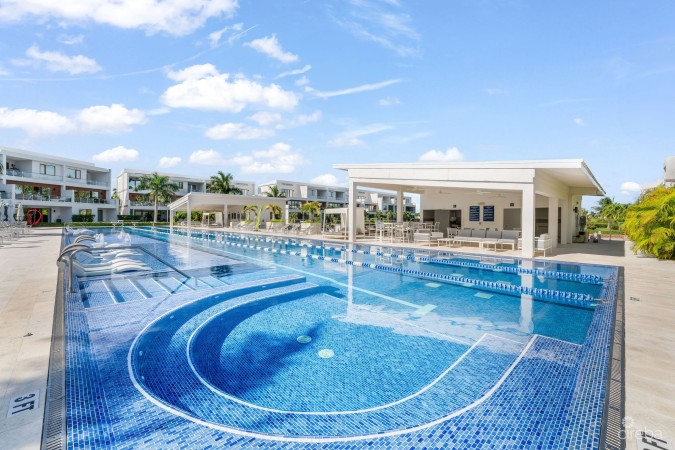 CANAL VIEW BEAUTIFUL ARVIA 3 BED WITH BOAT DOCK