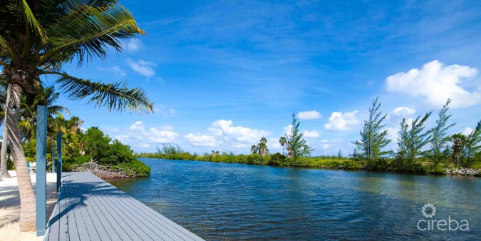 CARIB SUN - EXQUISITE WATERFRONT ESTATE W /GUESTHOUSE IN CAYMAN KAI