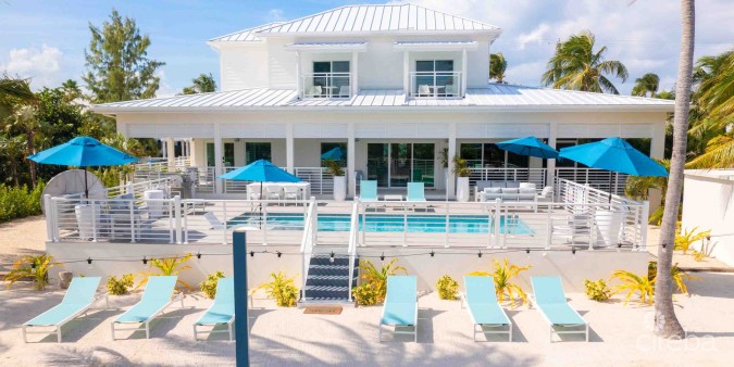 CARIB SUN - EXQUISITE WATERFRONT ESTATE W /GUESTHOUSE IN CAYMAN KAI