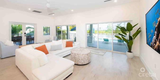 CARIB SUN - EXQUISITE WATERFRONT ESTATE W /GUESTHOUSE IN CAYMAN KAI