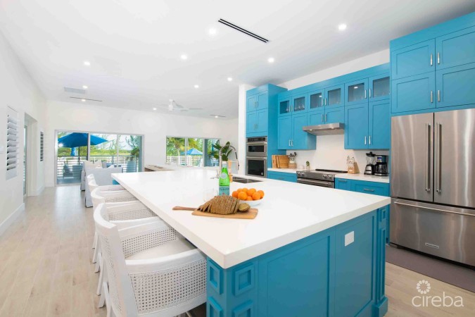 CARIB SUN - EXQUISITE WATERFRONT ESTATE W /GUESTHOUSE IN CAYMAN KAI