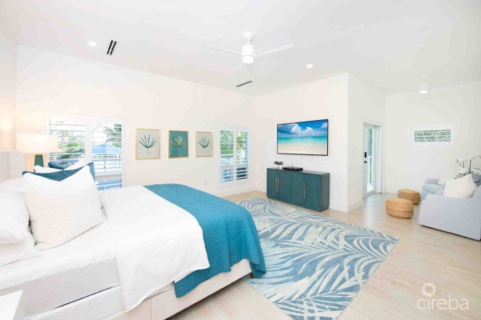 CARIB SUN - EXQUISITE WATERFRONT ESTATE W /GUESTHOUSE IN CAYMAN KAI