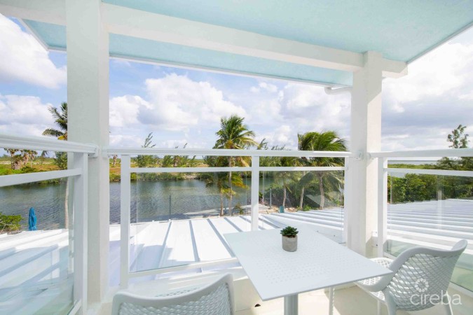 CARIB SUN - EXQUISITE WATERFRONT ESTATE W /GUESTHOUSE IN CAYMAN KAI