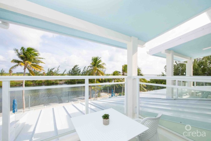CARIB SUN - EXQUISITE WATERFRONT ESTATE W /GUESTHOUSE IN CAYMAN KAI