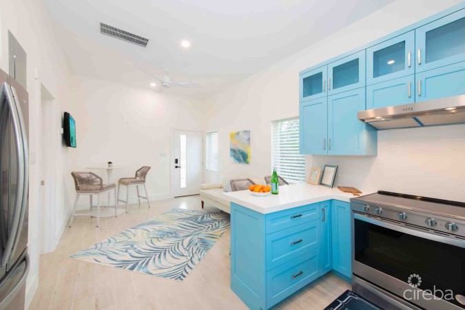 CARIB SUN - EXQUISITE WATERFRONT ESTATE W /GUESTHOUSE IN CAYMAN KAI