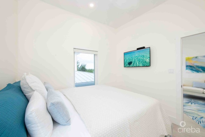 CARIB SUN - EXQUISITE WATERFRONT ESTATE W /GUESTHOUSE IN CAYMAN KAI