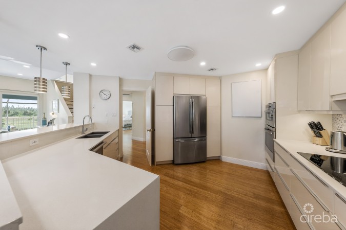 BRITANNIA REGENTS COURT 722, SEVEN MILE CORRIDOR FAMILY HOME