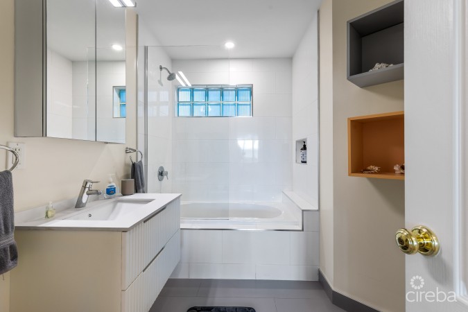 BRITANNIA REGENTS COURT 722, SEVEN MILE CORRIDOR FAMILY HOME