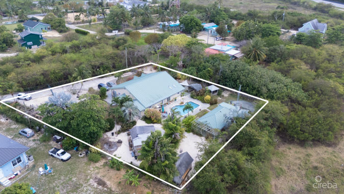 SAVANNAH HOME ON 0.73 ACRE WITH APARTMENT & POOL