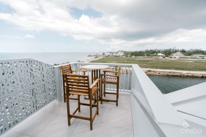 SEAHAVEN ORCHID VILLA WITH CARRIAGE HOUSE