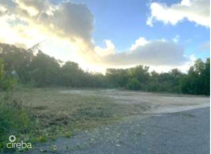 PERFECT DEVELOPMENT LOT WITH PLANNING APPROVED PLANS
