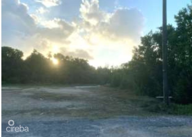 PERFECT DEVELOPMENT LOT WITH PLANNING APPROVED PLANS