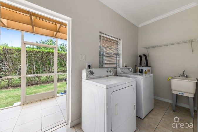 BEAUTIFULLY POLISHED 2BR CONDO - COLONIAL GRAND
