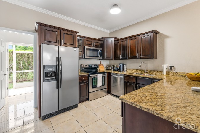BEAUTIFULLY POLISHED 2BR CONDO - COLONIAL GRAND