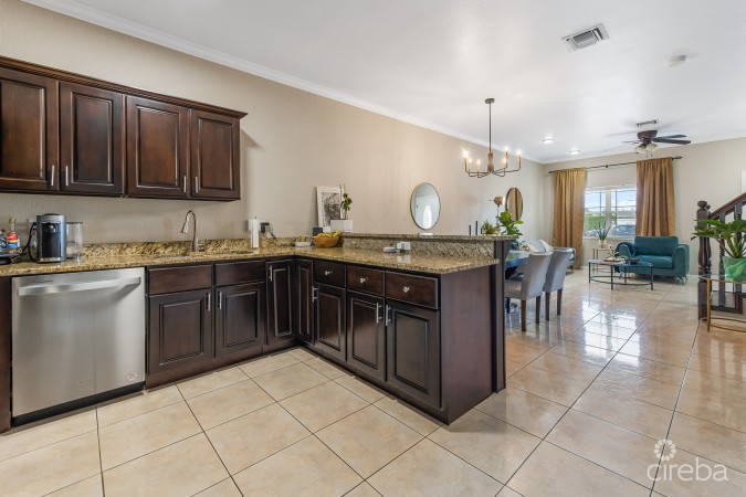 BEAUTIFULLY POLISHED 2BR CONDO - COLONIAL GRAND