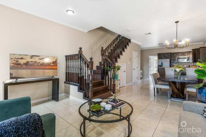 BEAUTIFULLY POLISHED 2BR CONDO - COLONIAL GRAND