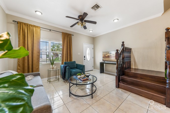 BEAUTIFULLY POLISHED 2BR CONDO - COLONIAL GRAND