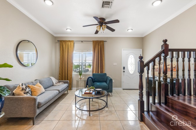 BEAUTIFULLY POLISHED 2BR CONDO - COLONIAL GRAND