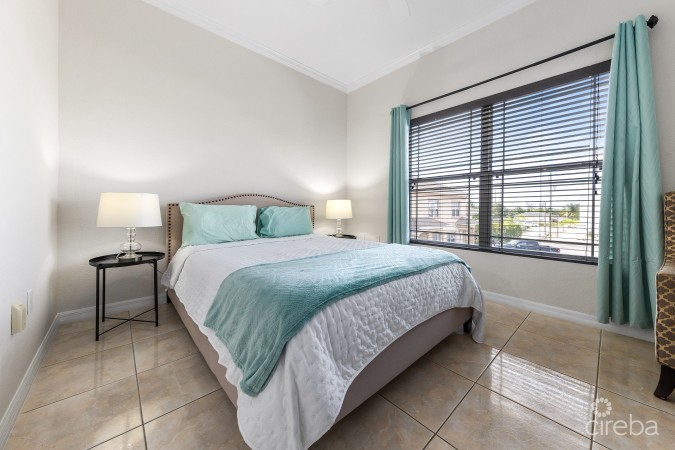 BEAUTIFULLY POLISHED 2BR CONDO - COLONIAL GRAND