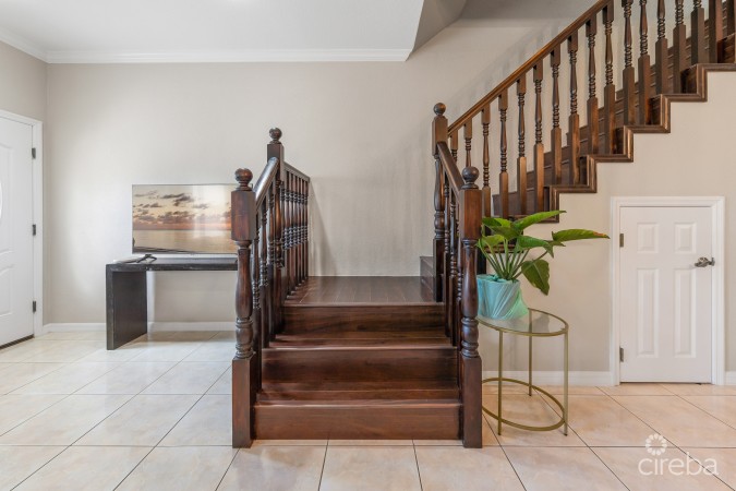 BEAUTIFULLY POLISHED 2BR CONDO - COLONIAL GRAND