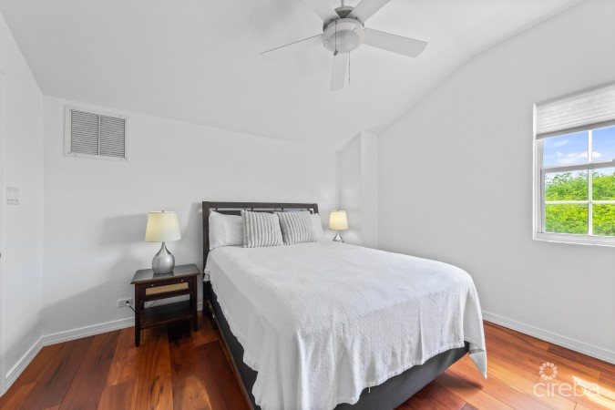 MAHOGANY LANE 5, WEST BAY APARTMENT