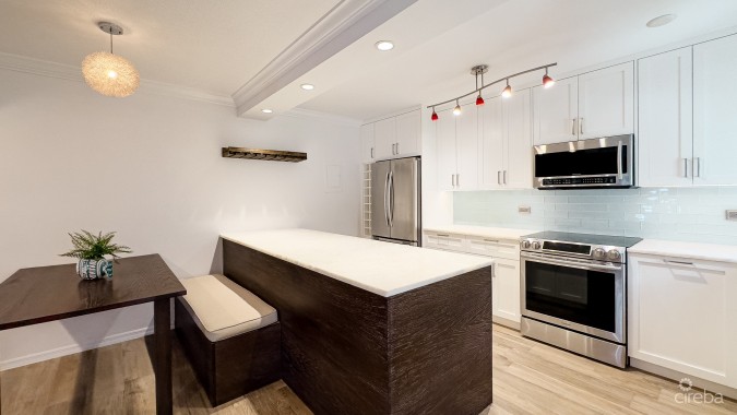 GOVERNORS HARBOUR WATERFRONT TOWNHOUSE, SMB CORRIDOR