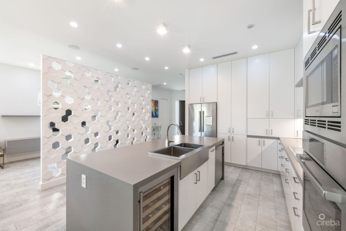 CYPRESS POINTE NORTH 303, CRYSTAL HARBOUR VILLA